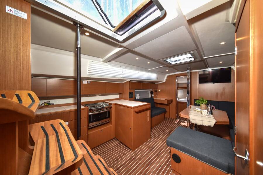 Bavaria C42  | Bella