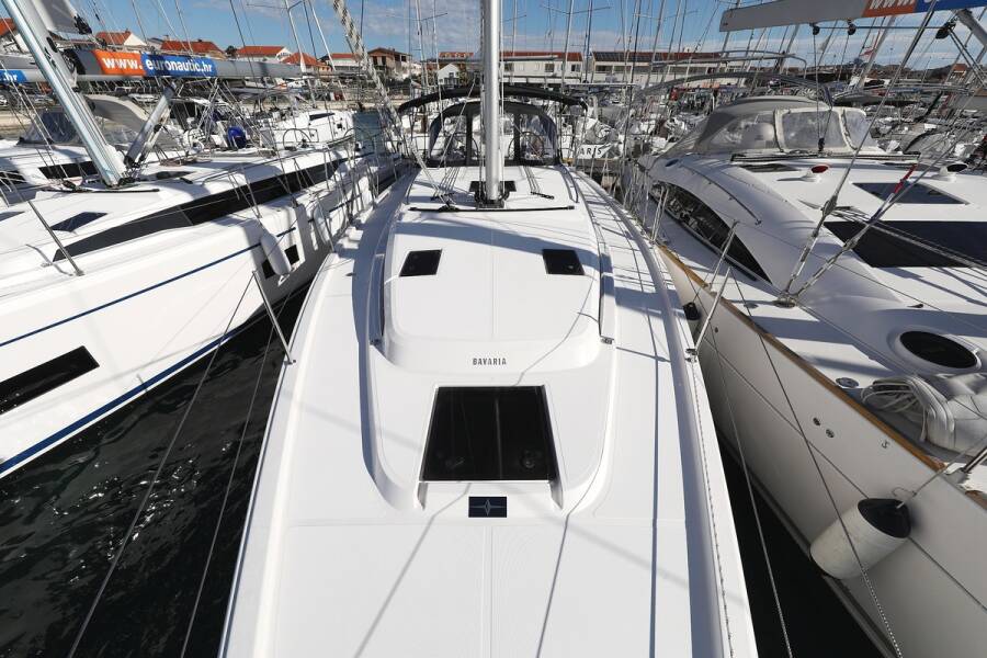 Bavaria C42  | SeaTime