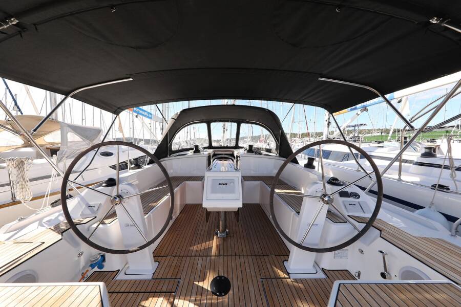 Bavaria C42  | SeaTime