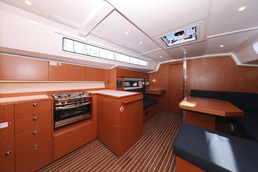 Bavaria C42  | SeaTime