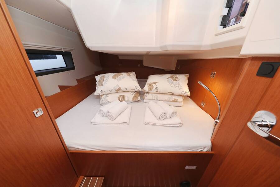 Bavaria C42  | SeaTime