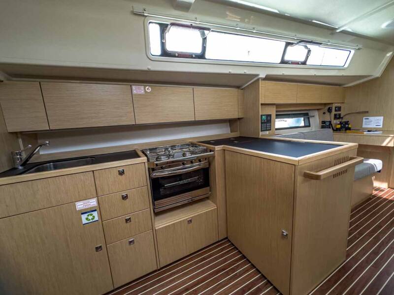 Bavaria C42  | Livia