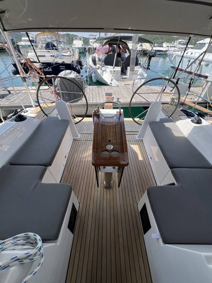 Bavaria C42  | Auka