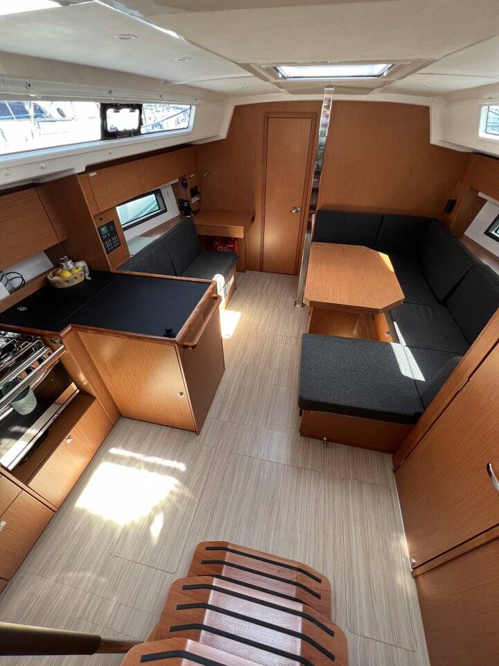 Bavaria C42  | Auka