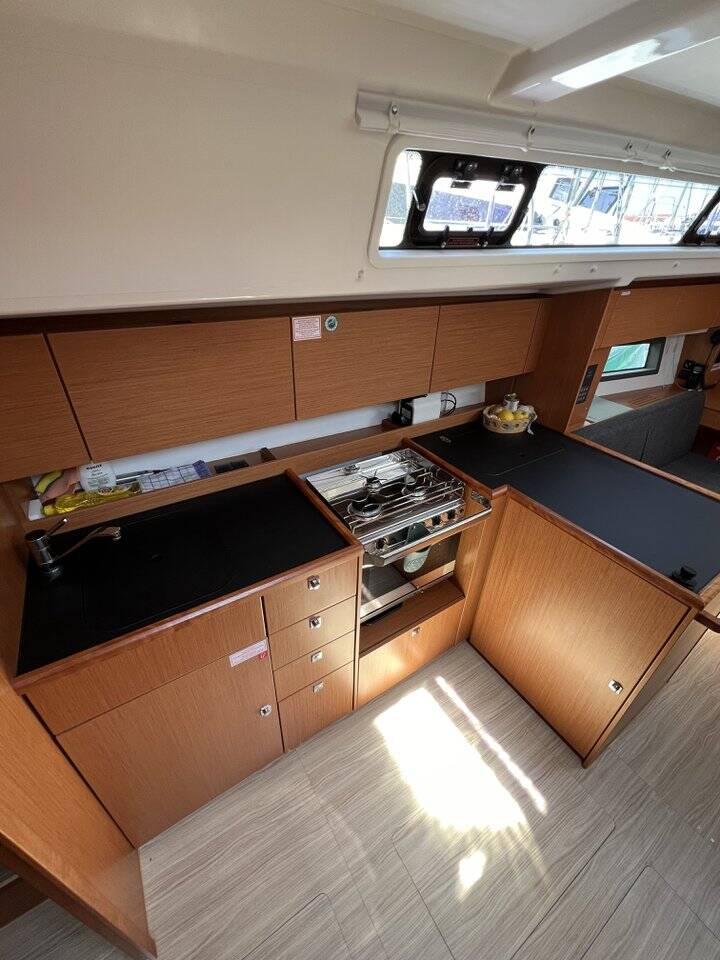 Bavaria C42  | Auka