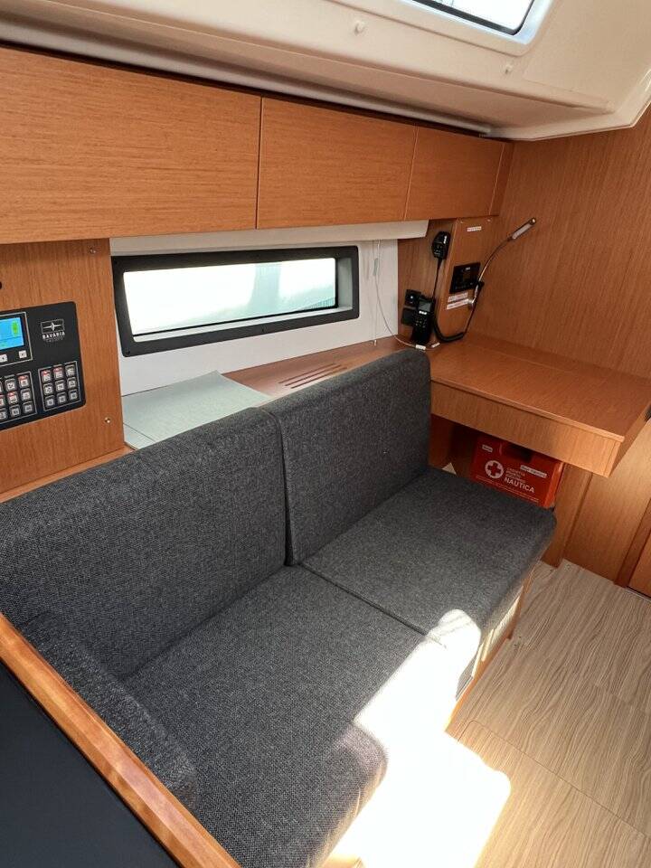 Bavaria C42  | Auka