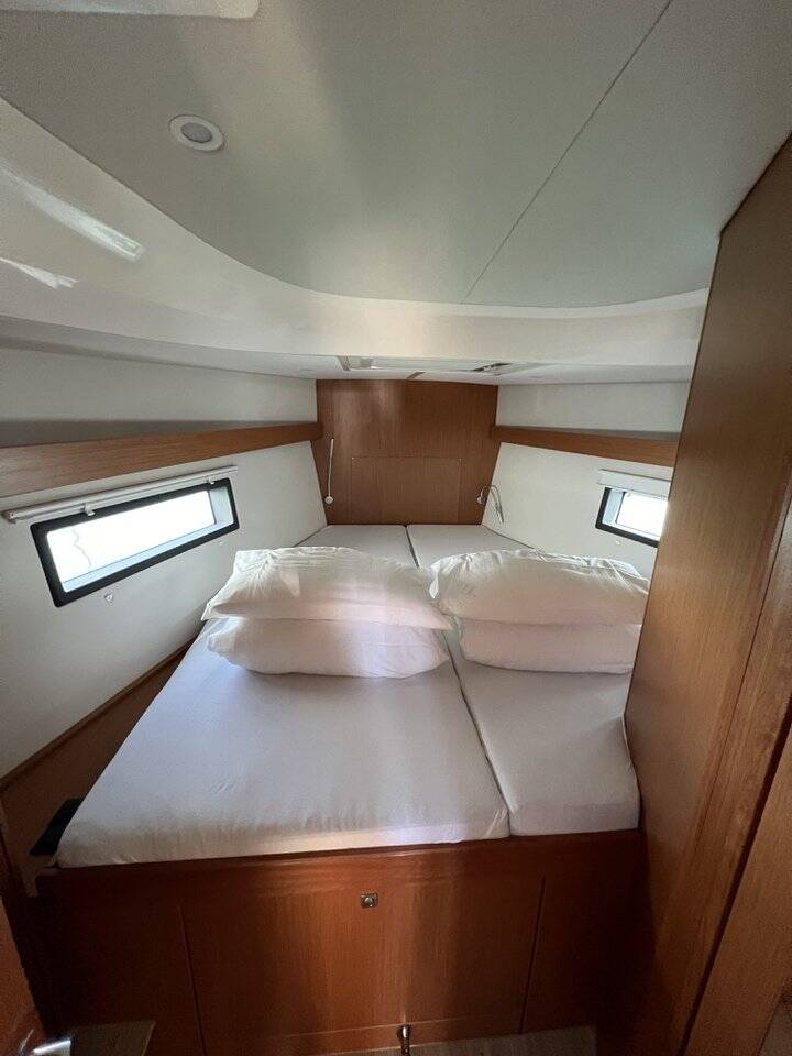 Bavaria C42  | Auka
