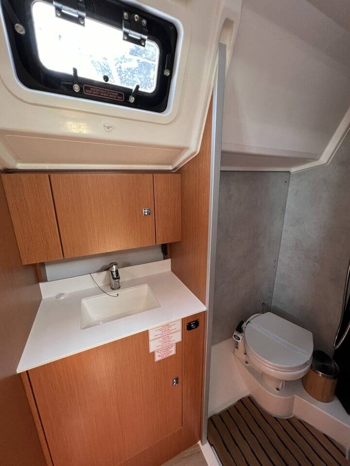 Bavaria C42  | Auka