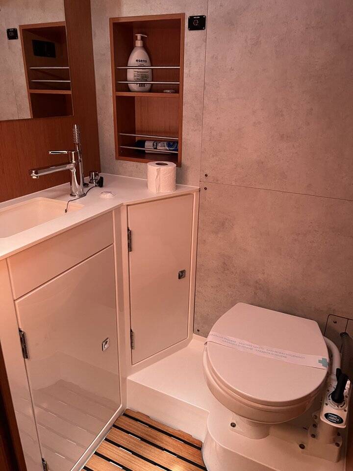 Bavaria C42  | Auka