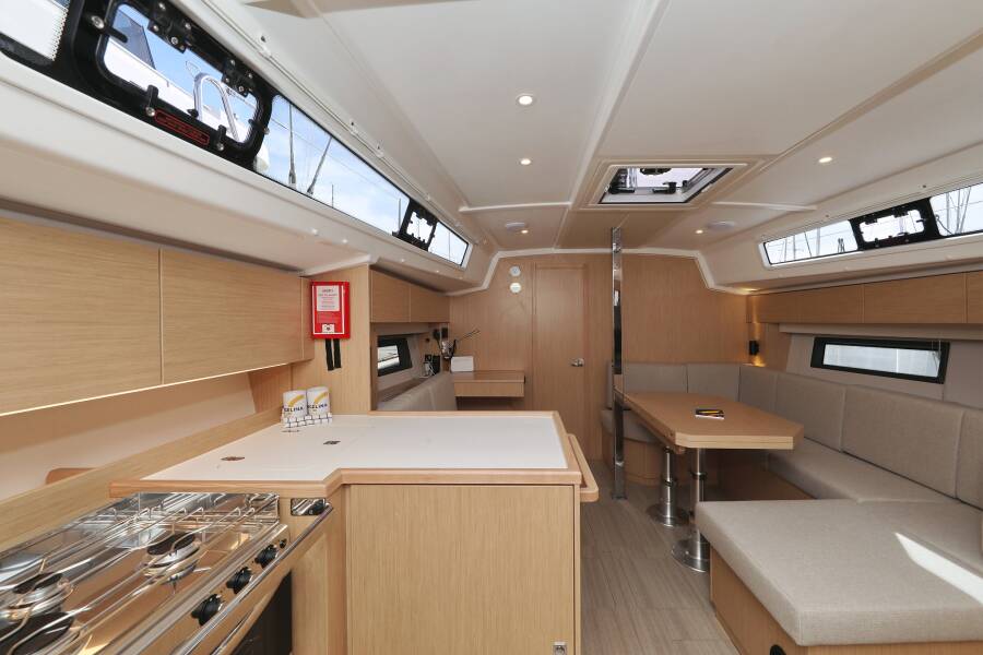 Bavaria C42  | Levente