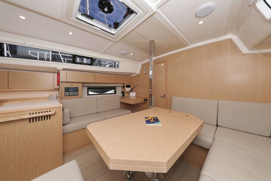 Bavaria C42  | Levente