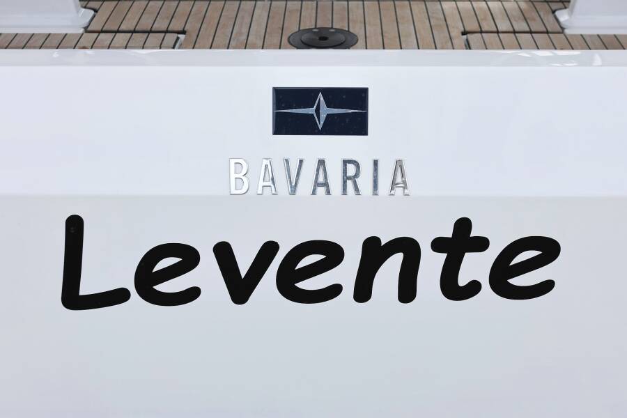 Bavaria C42  | Levente