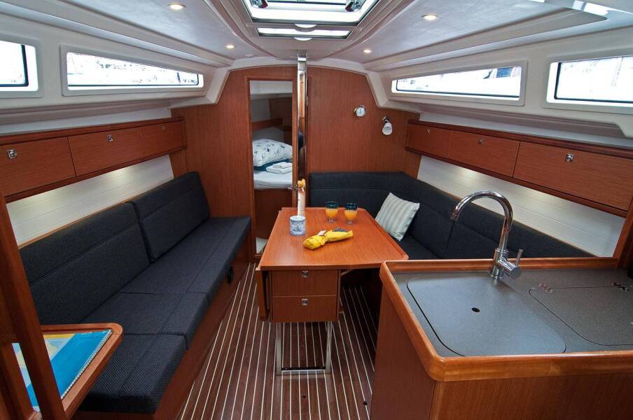 Bavaria Cruiser 33  | Adria Breeze
