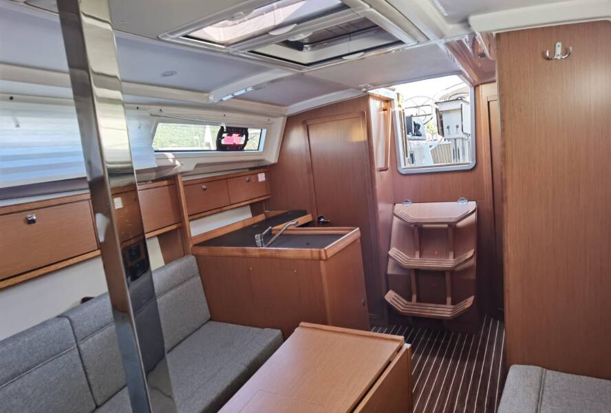 Bavaria Cruiser 34  | Happy