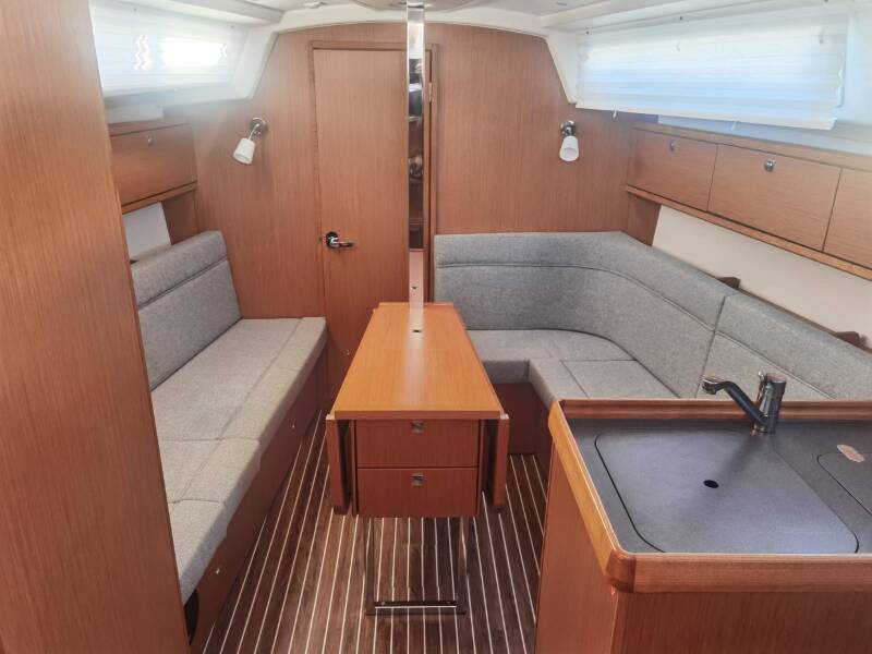 Bavaria Cruiser 34  | Happy