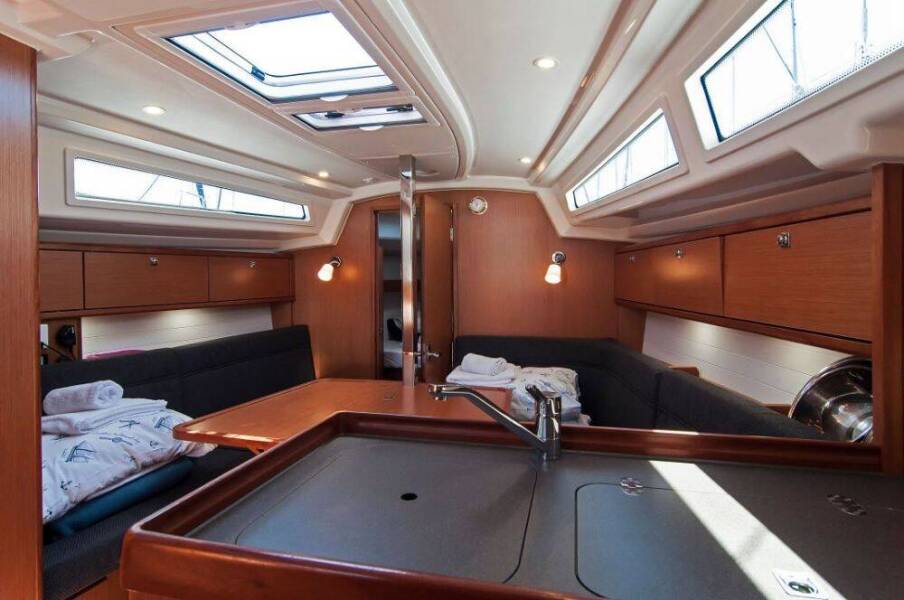 Bavaria Cruiser 34  | Adria Tina
