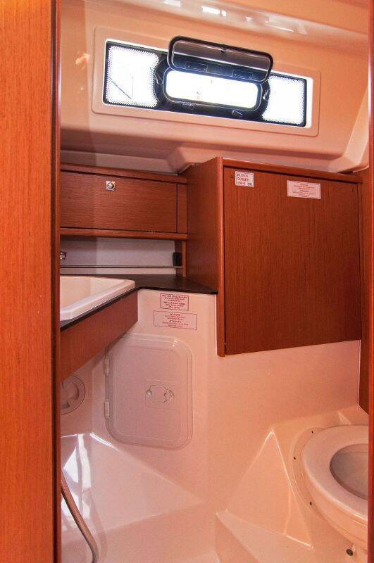 Bavaria Cruiser 34  | Adria Tina