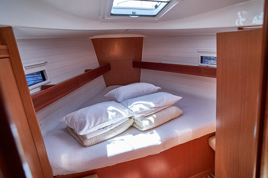 Bavaria Cruiser 36  | White Pearl B