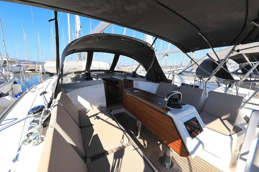 Bavaria Cruiser 37  | Bahari