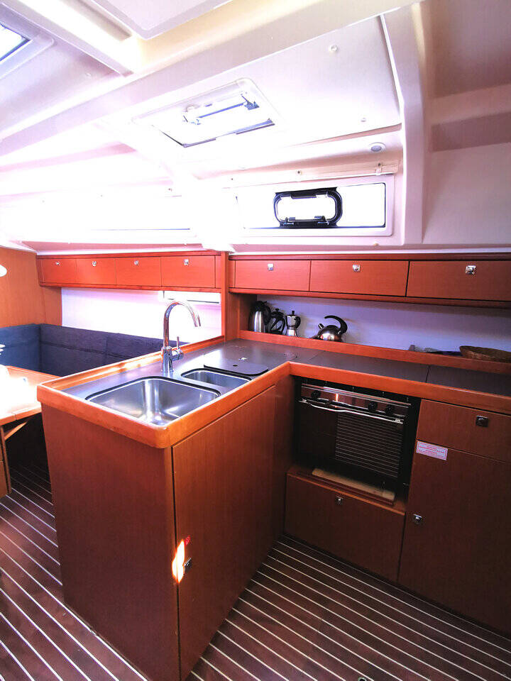 Bavaria Cruiser 37  | Maci