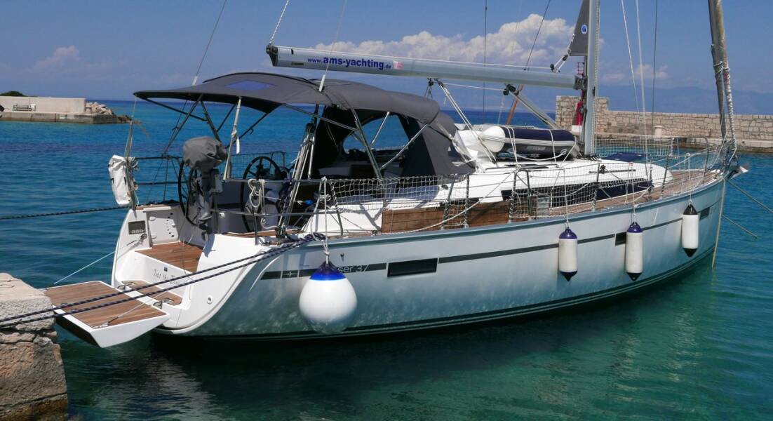 Bavaria Cruiser 37  | Into the Blue