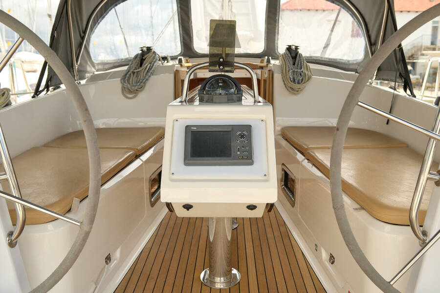 Bavaria Cruiser 37  | Toni