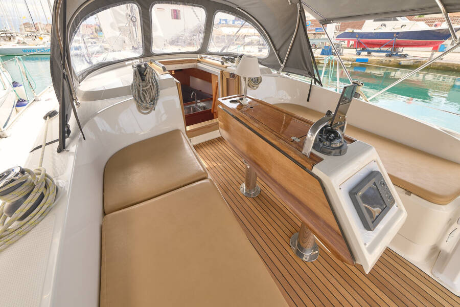 Bavaria Cruiser 37  | Toni