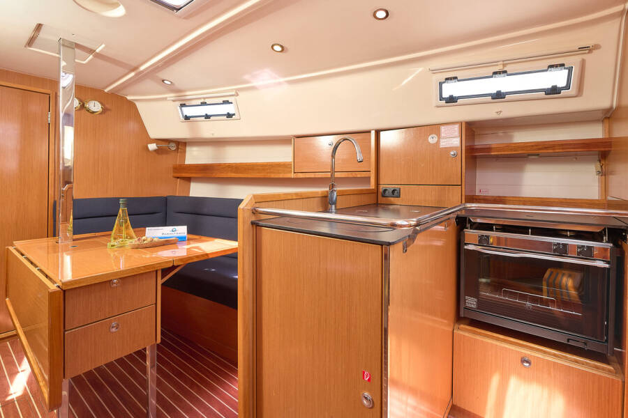 Bavaria Cruiser 37  | Toni