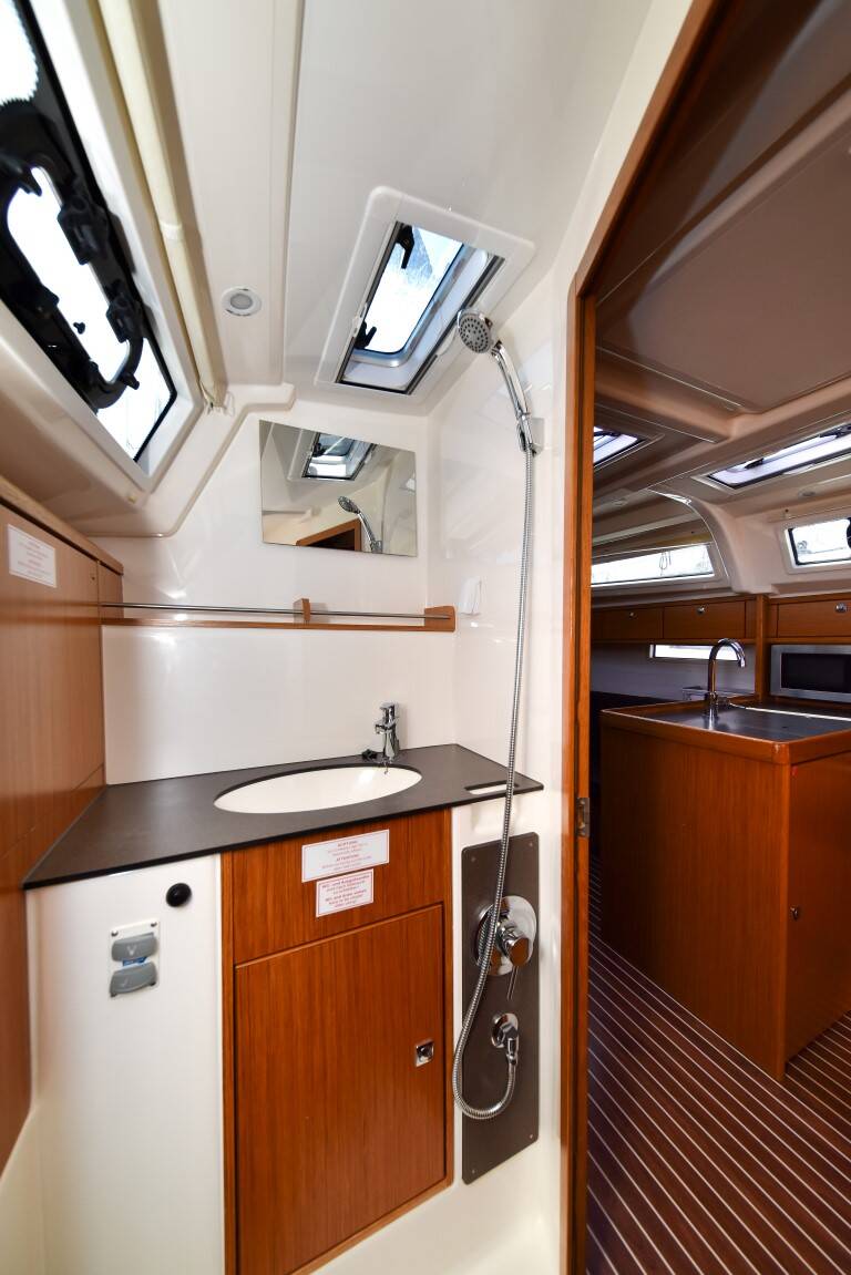 Bavaria Cruiser 37  | Viviana