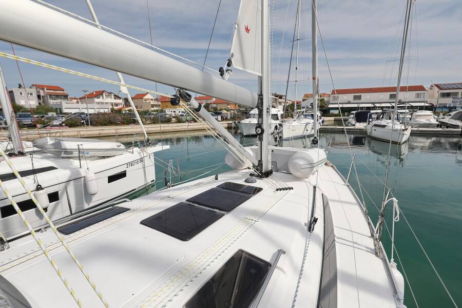 Bavaria Cruiser 37  | aMore