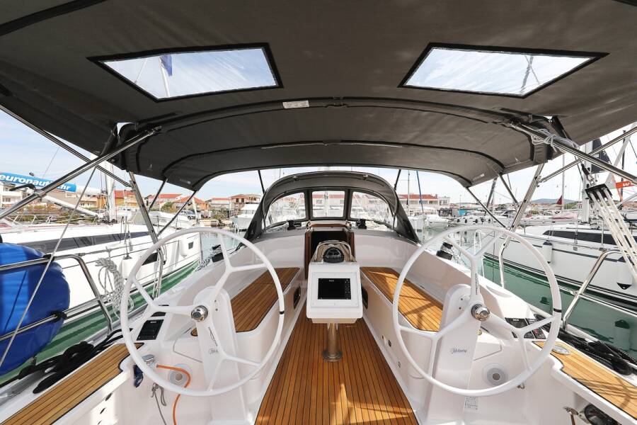 Bavaria Cruiser 37  | aMore