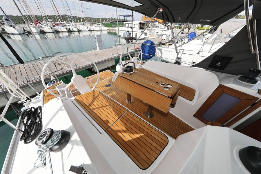 Bavaria Cruiser 37  | aMore