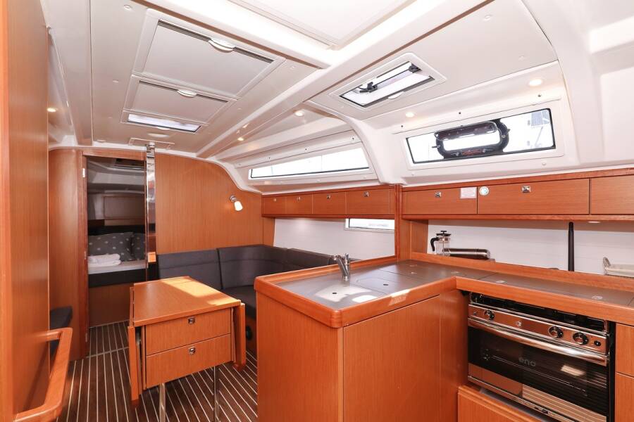 Bavaria Cruiser 37  | aMore