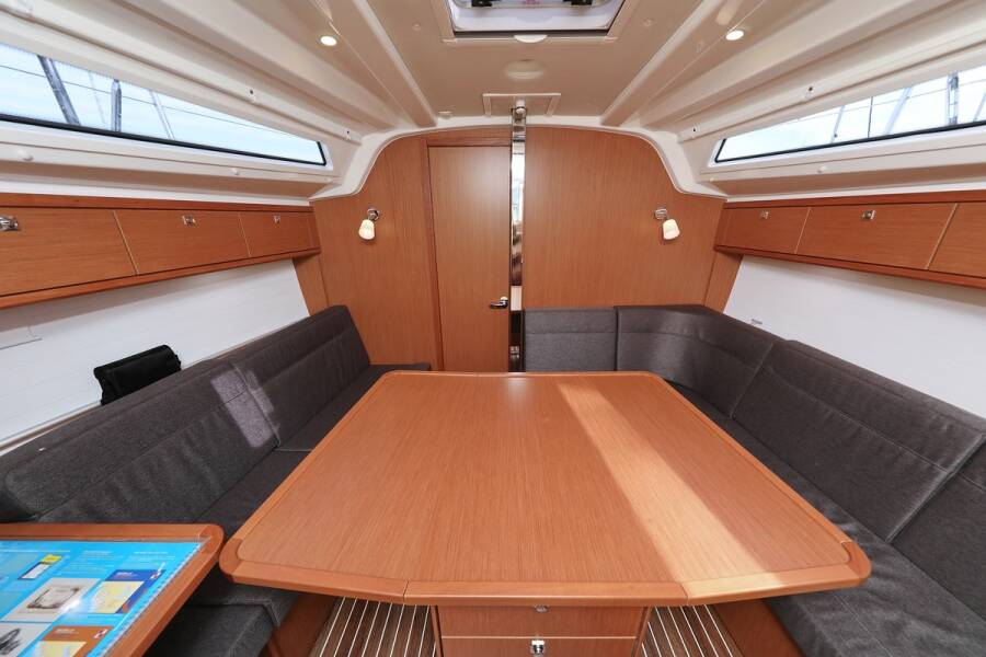 Bavaria Cruiser 37  | aMore