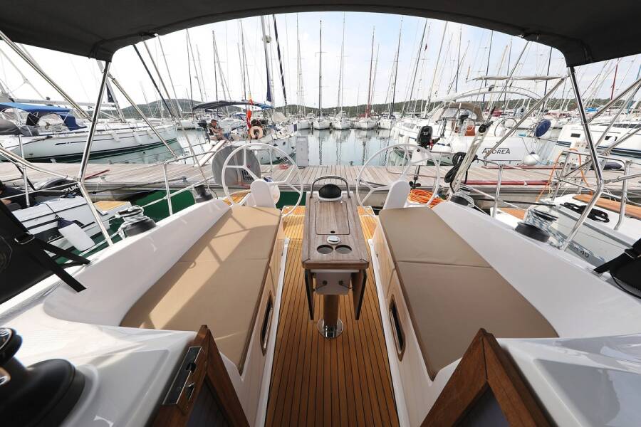 Bavaria Cruiser 37  | Spectrum