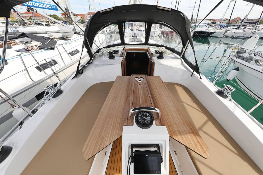 Bavaria Cruiser 37  | Spectrum