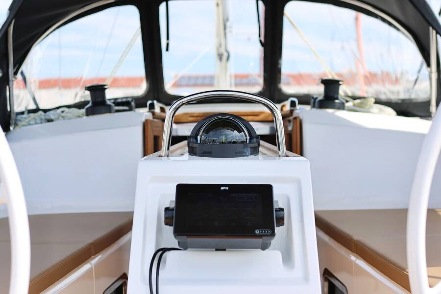 Bavaria Cruiser 37  | Spectrum