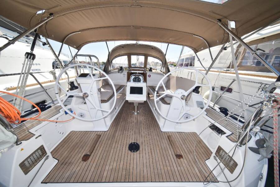 Bavaria Cruiser 37  | White Pearl 