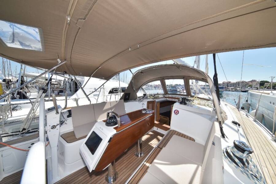 Bavaria Cruiser 37  | White Pearl 