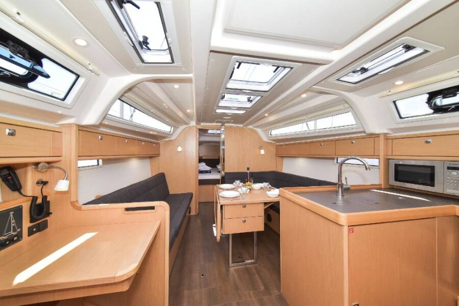 Bavaria Cruiser 37  | White Pearl 