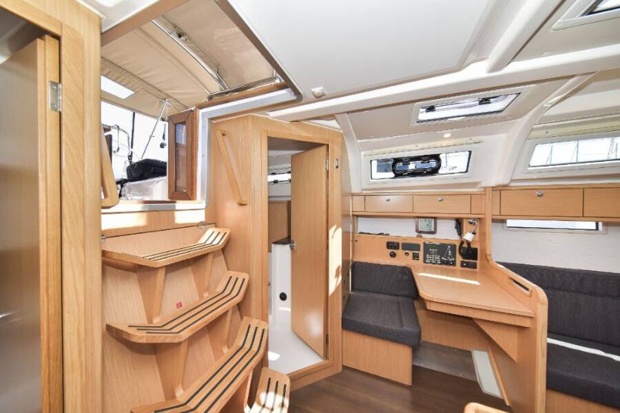 Bavaria Cruiser 37  | White Pearl 