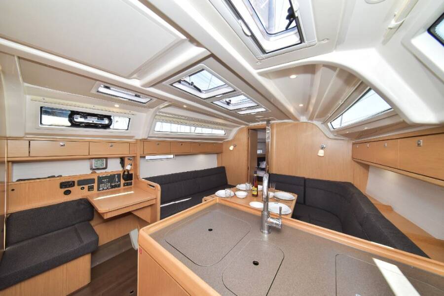 Bavaria Cruiser 37  | White Pearl 