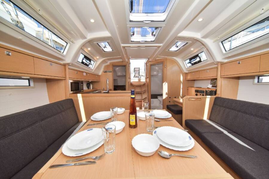 Bavaria Cruiser 37  | White Pearl 