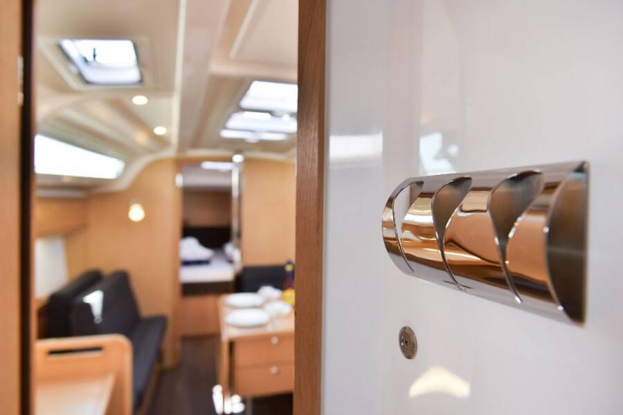 Bavaria Cruiser 37  | White Pearl 