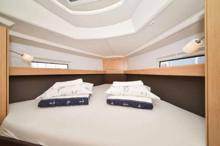 Bavaria Cruiser 37  | White Pearl 