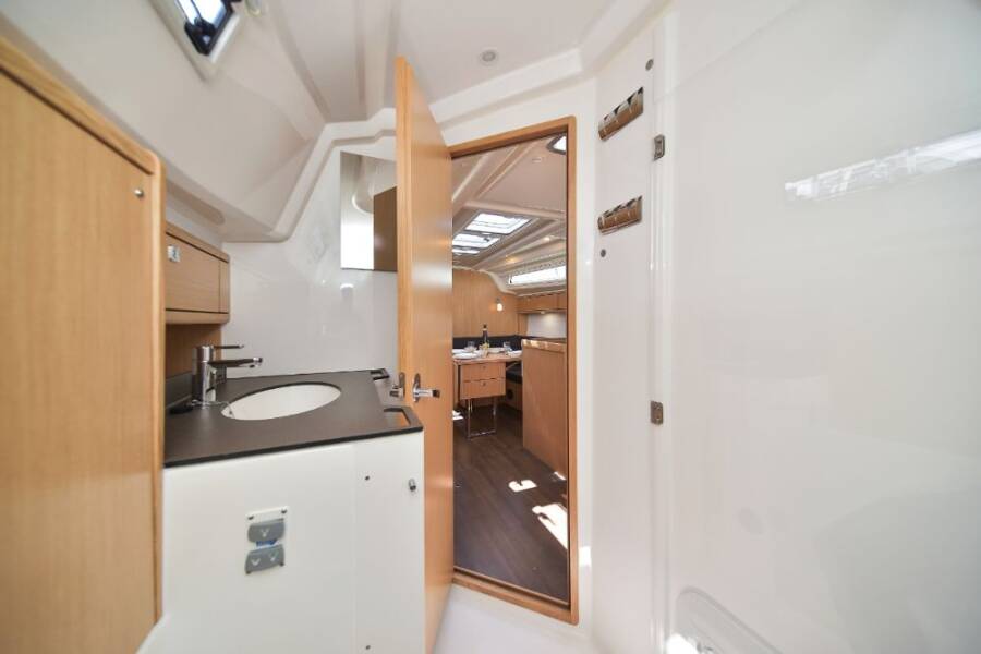 Bavaria Cruiser 37  | White Pearl 