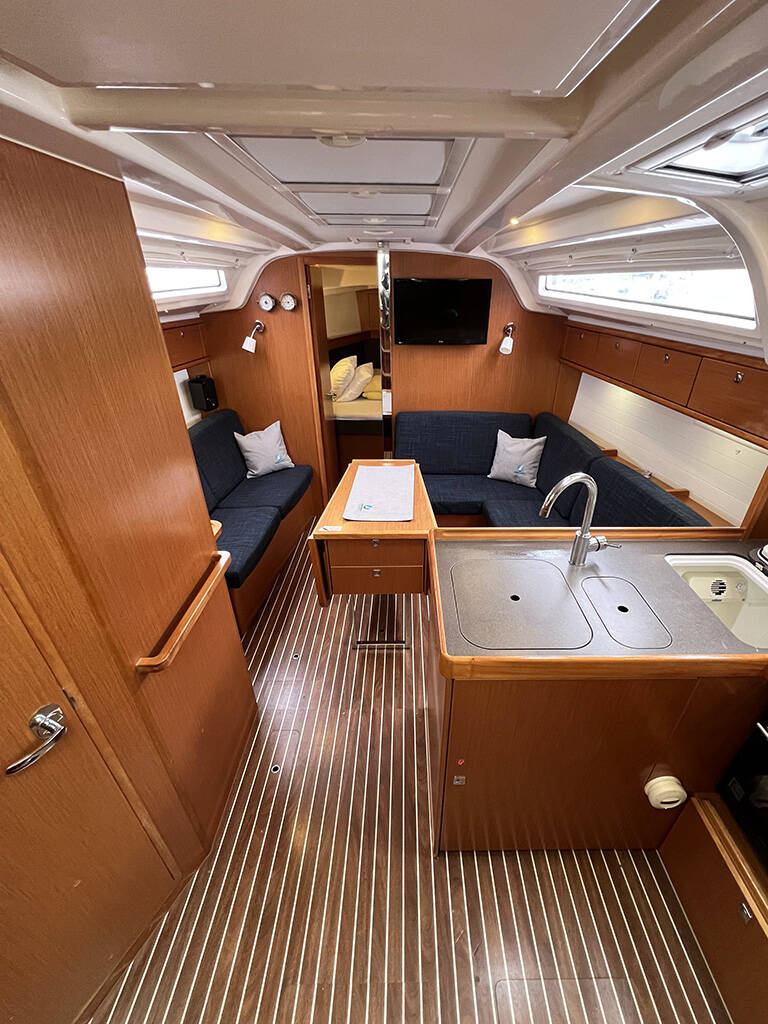 Bavaria Cruiser 37  | Bura