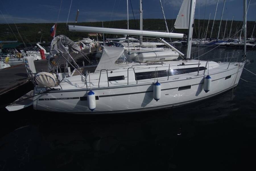 Bavaria Cruiser 37  | Jugo