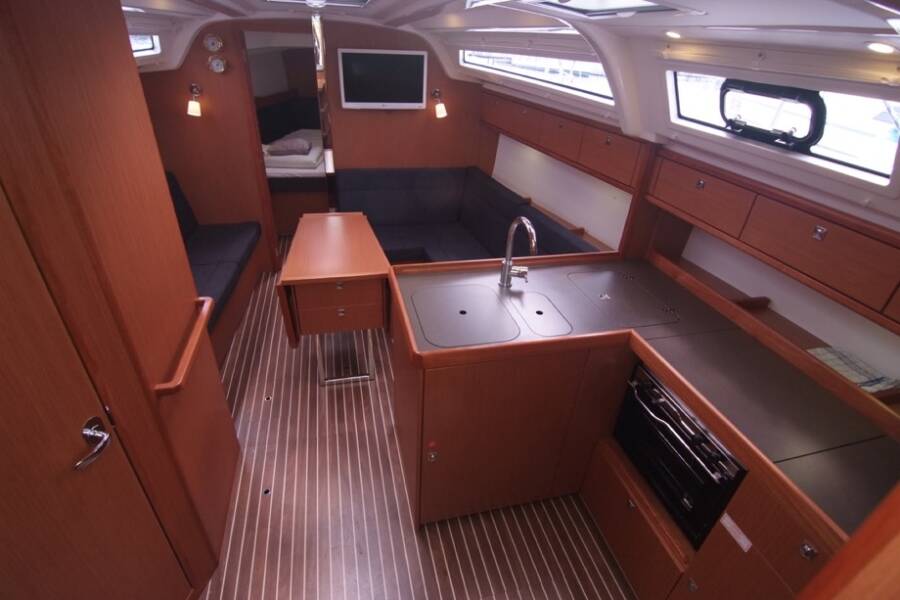 Bavaria Cruiser 37  | Jugo