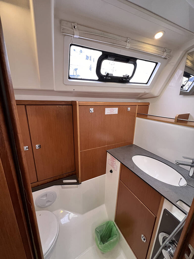 Bavaria Cruiser 37  | Jugo